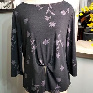 Bigio women's top, gray with floral print. Size large. Key hole. Unique style.